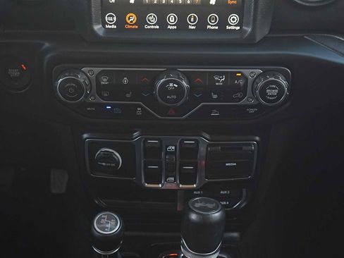 Used 2023 Jeep Wrangler Unlimited Sahara w/ Cold Weather Group AWD/4WD image 20