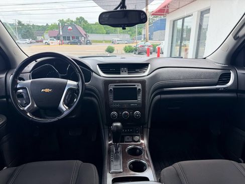 Used 2017 Chevrolet Traverse LT w/ Style and Technology Package FWD image 20