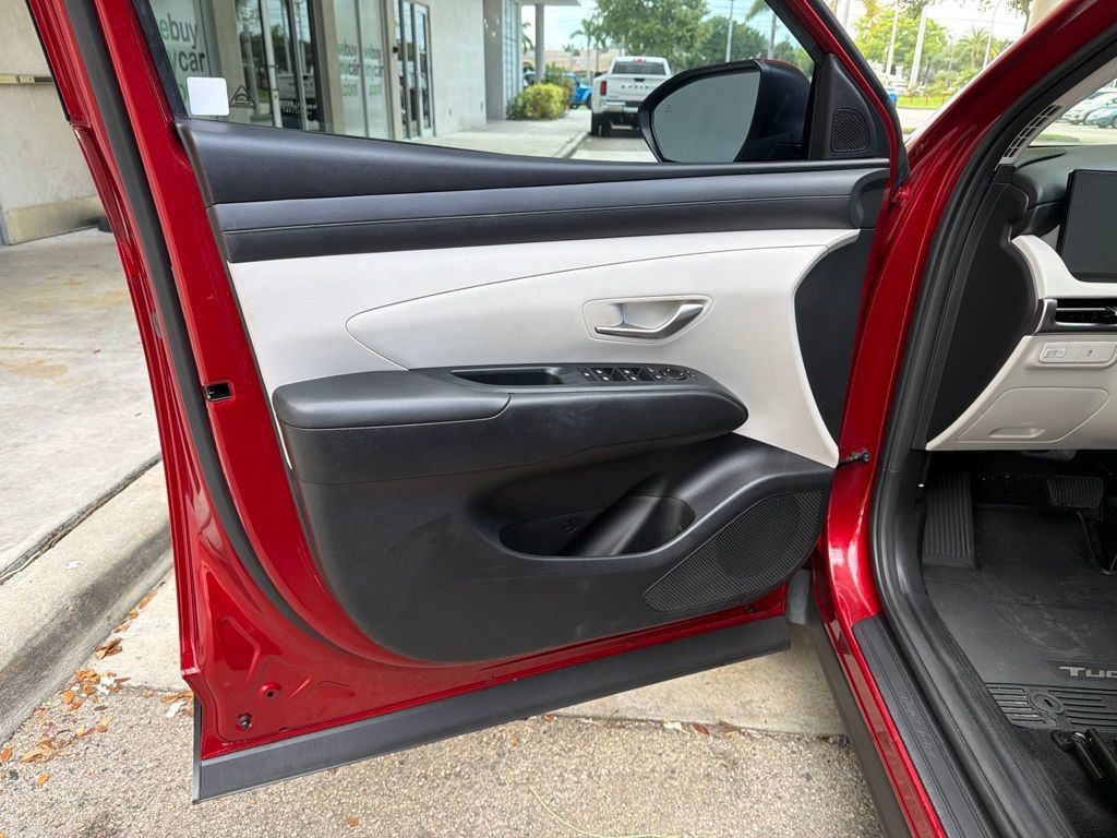Used 2025 Hyundai Tucson SE FWD image 44