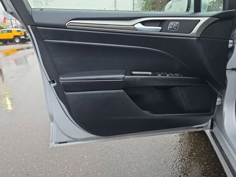 Used 2017 Ford Fusion SE w/ Equipment Group 202A image 11