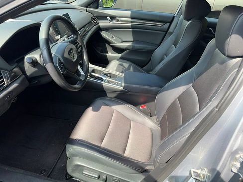 Used 2018 Honda Accord Sport image 4