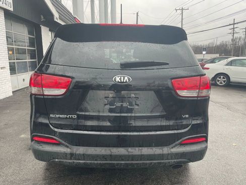 Used 2016 Kia Sorento LX image 9