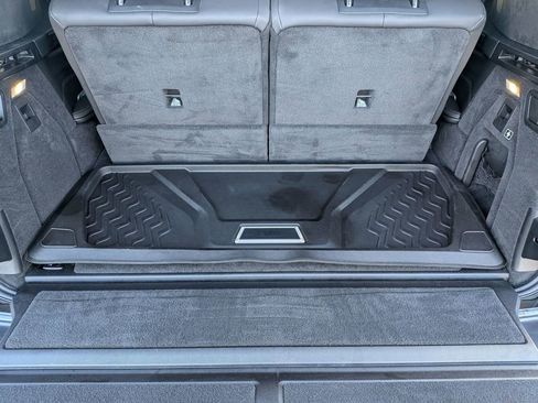 Used 2025 BMW X7 M60i w/ Climate Comfort Package image 31