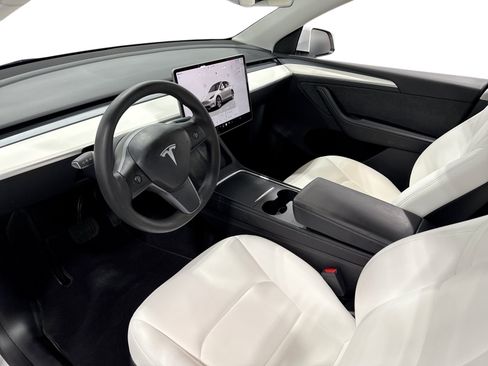 Certified 2023 Tesla Model Y Long Range AWD/4WD image 9