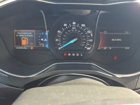 Used 2017 Ford Fusion SE w/ Fusion SE Technology Package FWD image 9