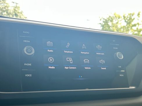 Certified 2023 Volkswagen Taos SE FWD image 20