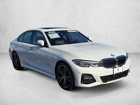 Certified 2022 BMW 330i xDrive Sedan w/ M Sport Package image 3