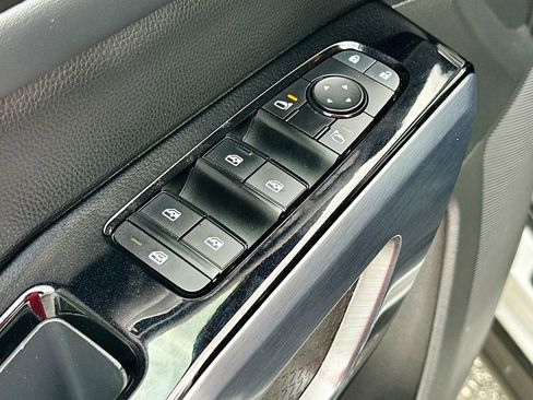 Used 2023 Nissan Pathfinder SL image 18