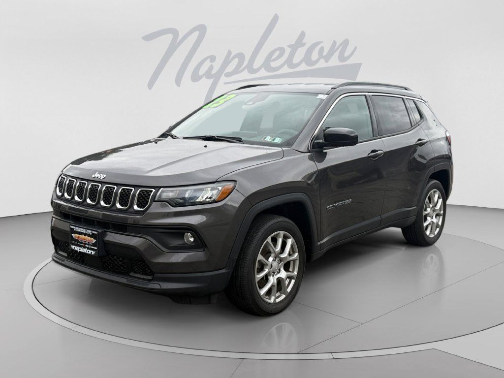 Certified 2023 Jeep Compass Latitude AWD/4WD image 1