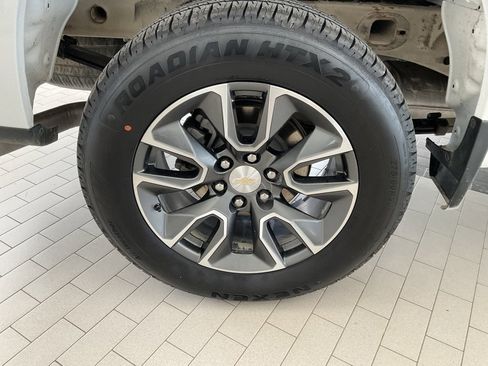 Used 2023 Chevrolet Silverado 1500 LT image 8