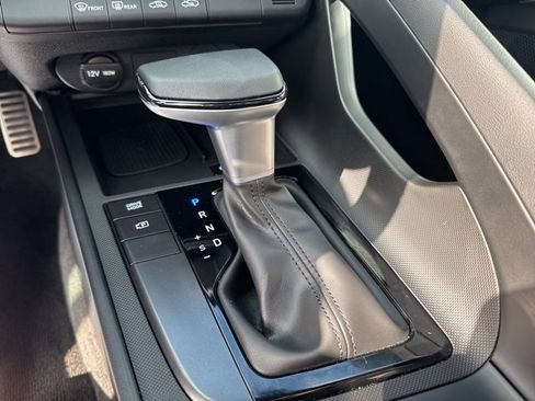 Certified 2025 Hyundai Elantra Sport image 40