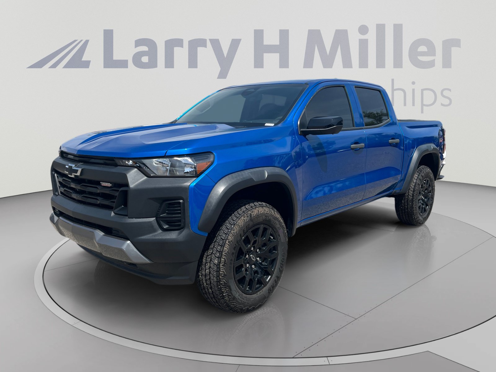Used 2024 Chevrolet Colorado Trail Boss w/ Technology Package AWD/4WD image 1