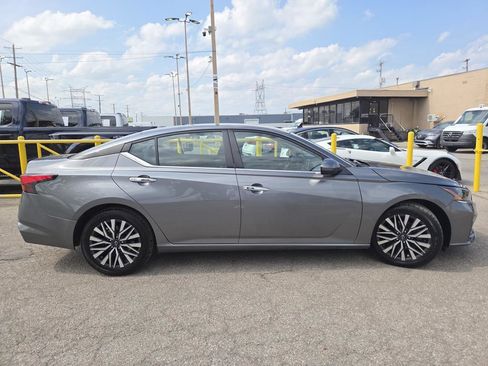 Used 2023 Nissan Altima 2.5 SV FWD image 13