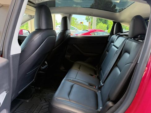 Used 2022 Tesla Model Y Long Range AWD/4WD image 21