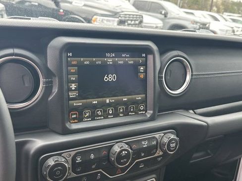 Certified 2023 Jeep Gladiator Overland w/ Cold Weather Group image 30