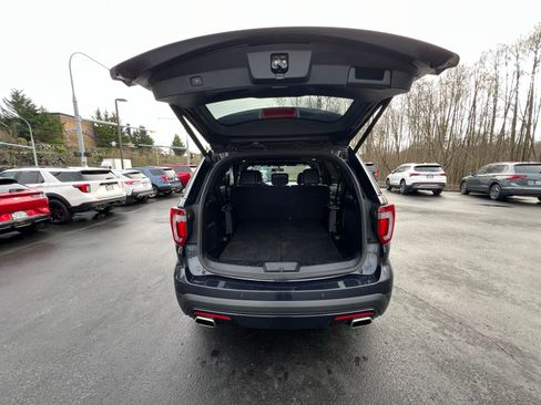 Used 2017 Ford Explorer Sport w/ Equipment Group 401A image 7