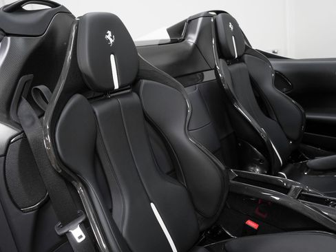 Used 2023 Ferrari SF90 Spider AWD/4WD image 32