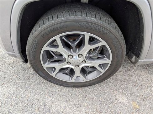 Used 2019 Jeep Grand Cherokee Overland image 9