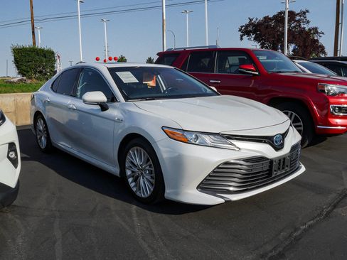 Certified 2019 Toyota Camry XLE w/ Sunroof Package FWD image 2