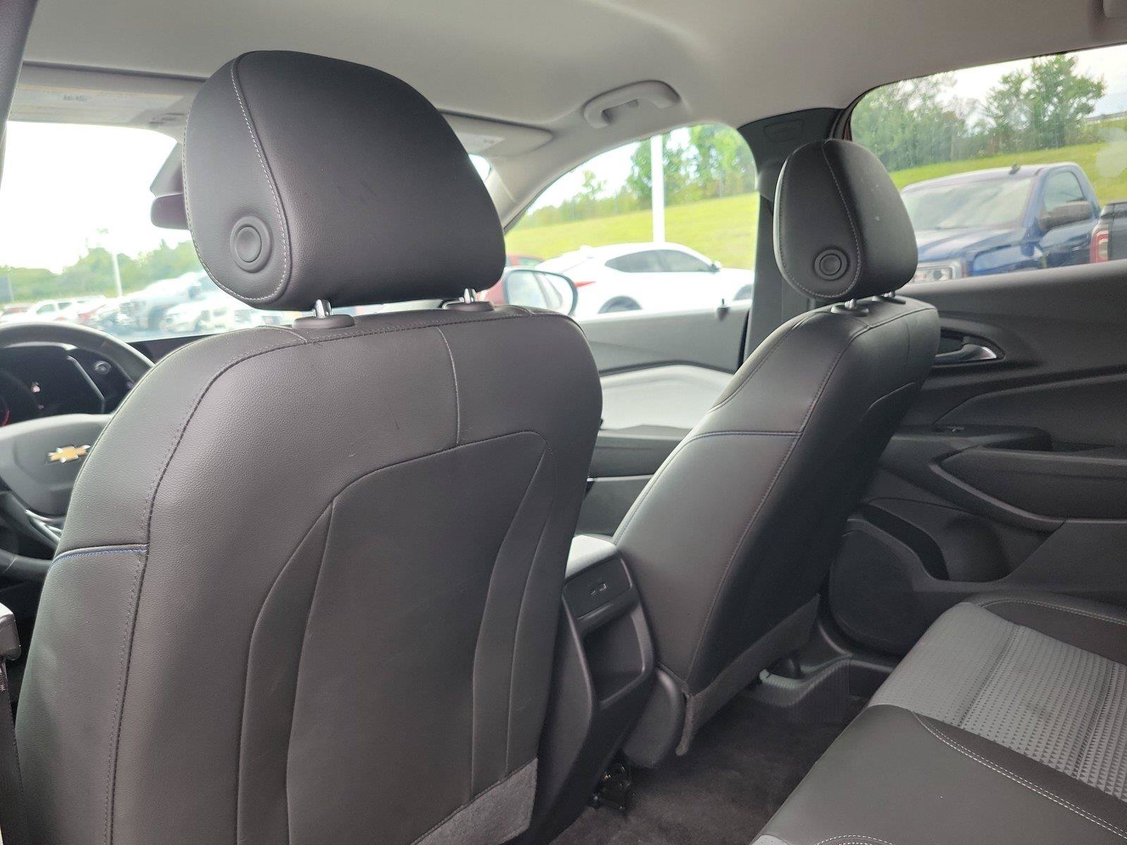 Used 2025 Chevrolet Trax LT w/ Driver Confidence Package FWD image 14