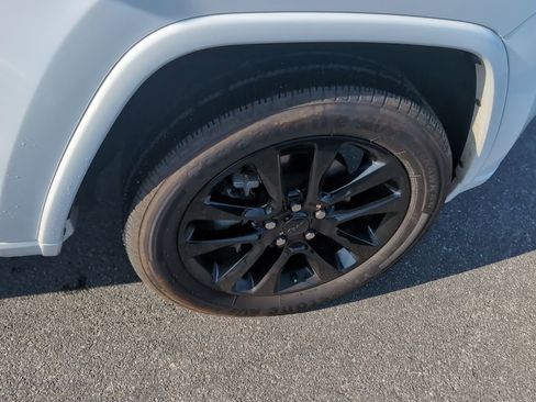 Used 2020 Jeep Grand Cherokee Altitude image 9