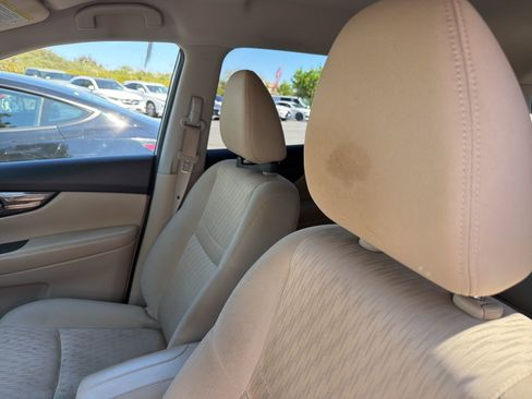 Used 2019 Nissan Rogue SV image 7