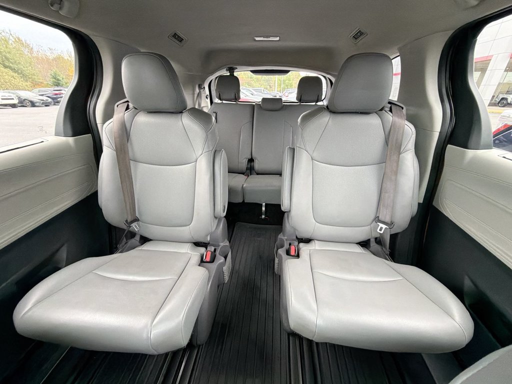 Used 2021 Toyota Sienna XLE AWD/4WD image 13
