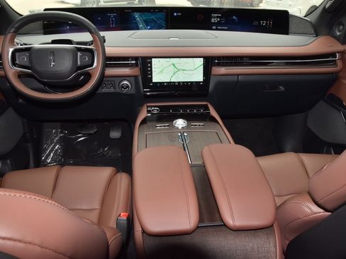 New 2026 Lincoln Navigator Reserve AWD/4WD image 17