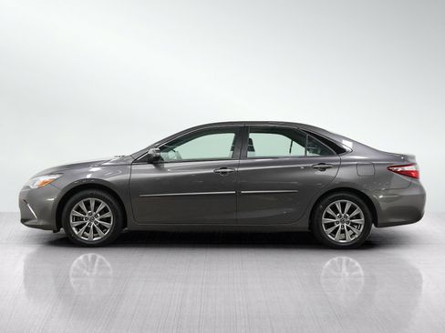 Used 2016 Toyota Camry XLE w/ Moonroof Package FWD image 2