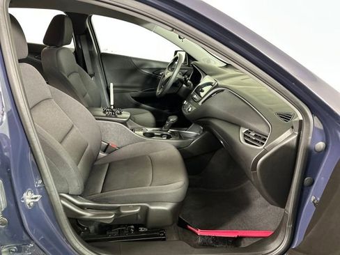 Used 2025 Chevrolet Malibu LT image 28