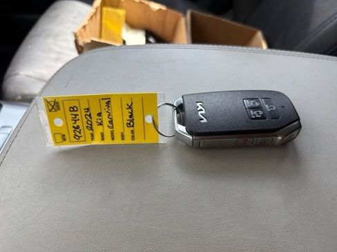 Used 2024 Kia Carnival LX FWD image 16