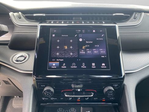 Used 2024 Jeep Grand Cherokee L Laredo RWD image 21