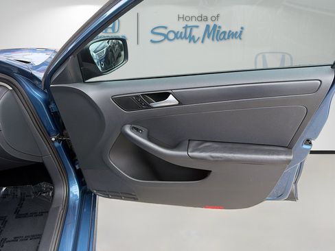 Used 2016 Volkswagen Jetta S image 32