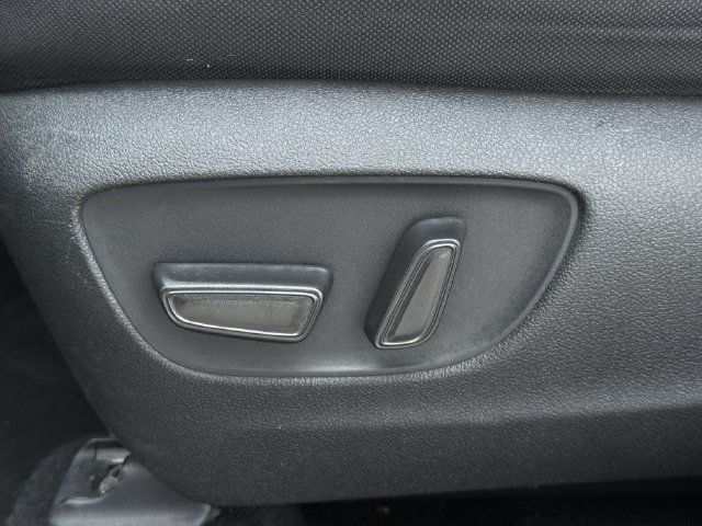 Used 2022 Toyota Highlander LE FWD image 27