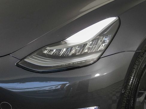 Used 2018 Tesla Model 3 Long Range image 4