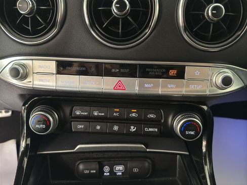 Used 2018 Kia Stinger GT2 AWD/4WD image 5