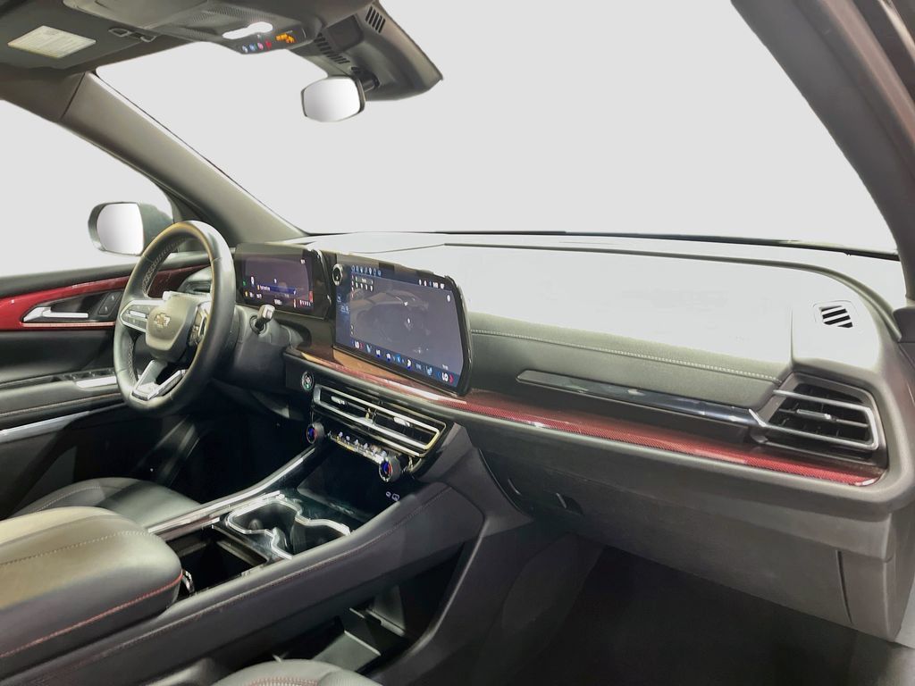 Used 2025 Chevrolet Traverse Z71 AWD/4WD image 30