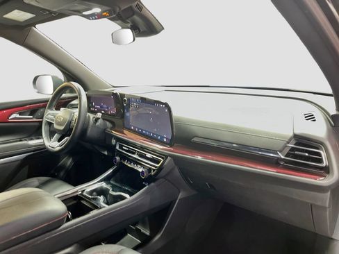 Used 2025 Chevrolet Traverse Z71 AWD/4WD image 30