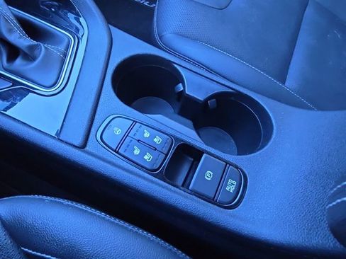 Used 2020 Kia Niro EX Premium image 26