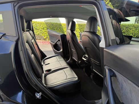 Used 2022 Tesla Model Y Long Range AWD/4WD image 14