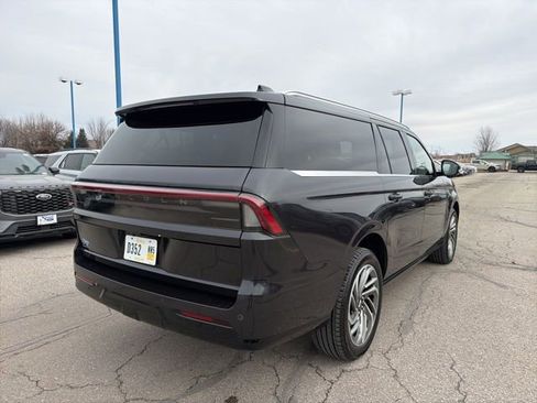 Certified 2025 Lincoln Navigator L Reserve image 4