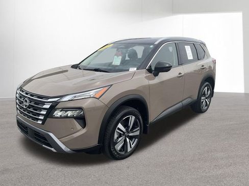 Used 2025 Nissan Rogue SL w/ Tech Package AWD/4WD image 2
