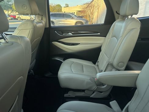 Used 2019 Buick Enclave Essence image 8