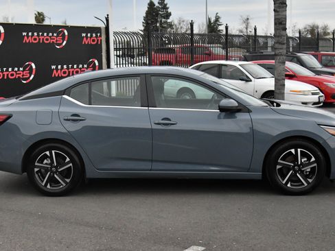 Used 2024 Nissan Sentra SV image 9