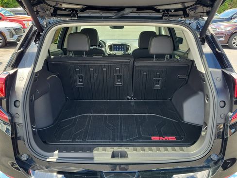 Used 2024 GMC Terrain Denali w/ Denali Premium Package AWD/4WD image 8