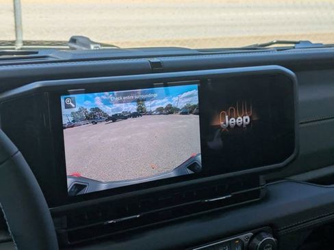 New 2025 Jeep Gladiator Mojave w/ Convenience Group image 21