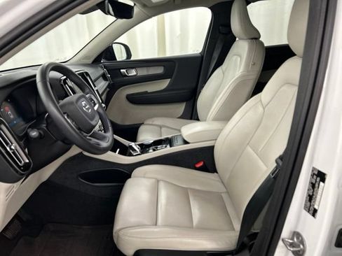 Used 2024 Volvo XC40 B5 Plus w/ Climate Package AWD/4WD image 6