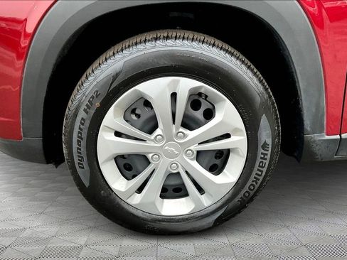 Used 2025 Chevrolet Trax LS image 33