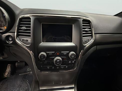 Used 2019 Jeep Grand Cherokee Laredo image 18