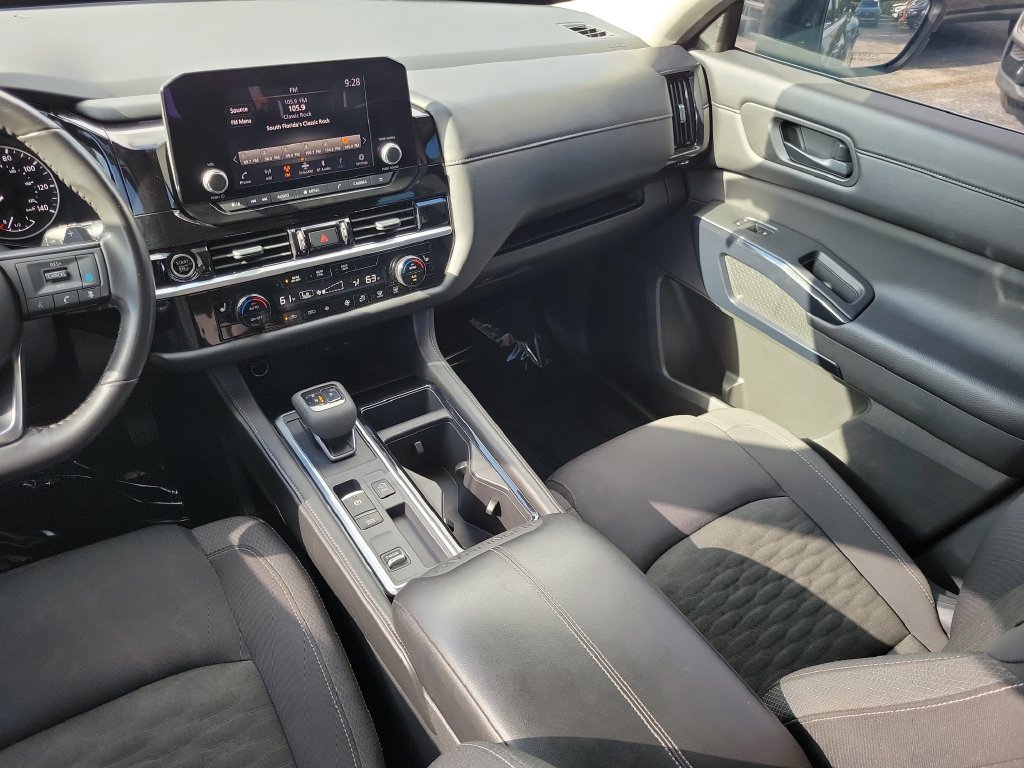 Used 2024 Nissan Pathfinder SV FWD image 20